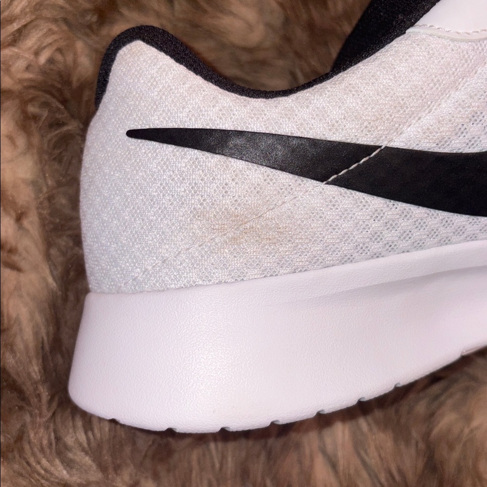 Nike Women’s Tanjun Running Shoes - Picture 8 of 9